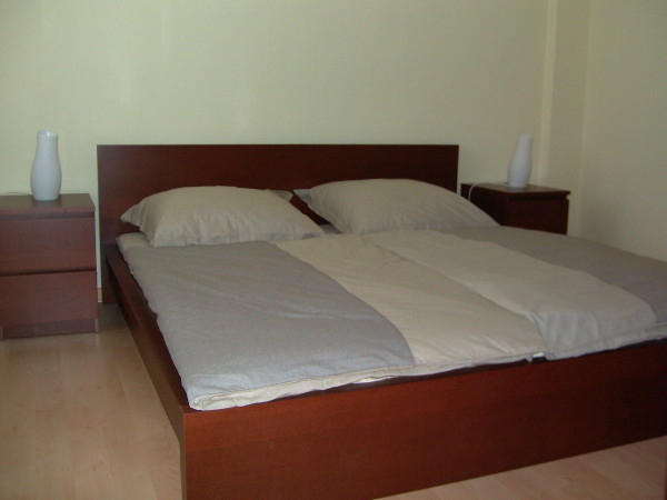 Schlafzimmer 1